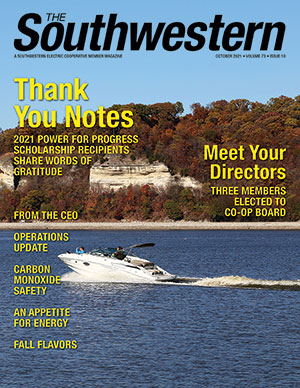 October 2021 cover of boating on the Mississippi along the Great River Road